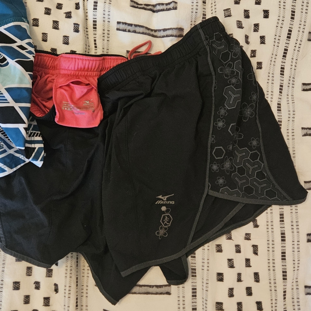 Patterned And Black Athletic Shorts - image 2
